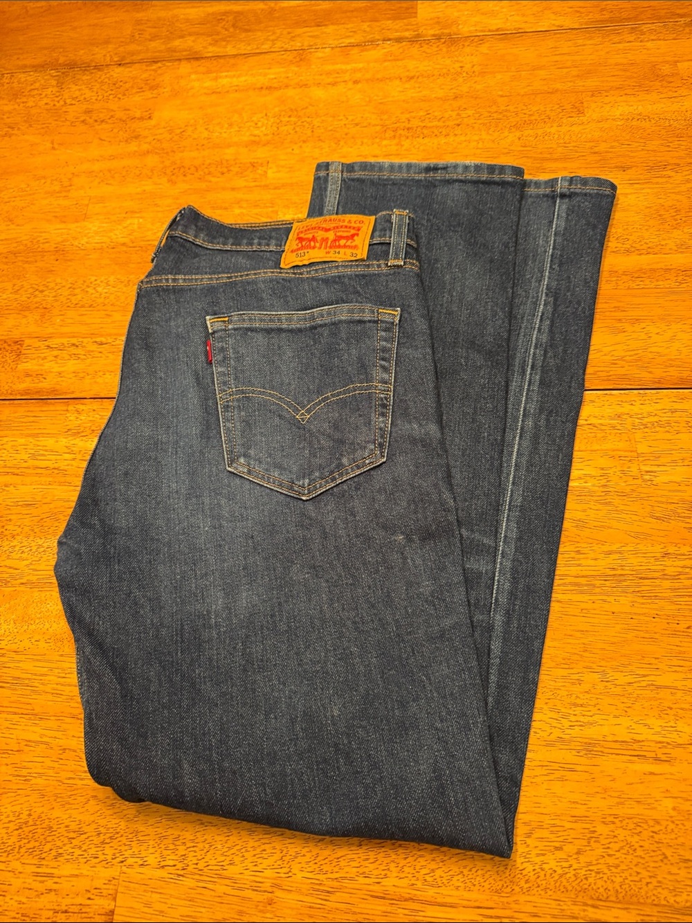 Levis 513 Slim Straight Jeans